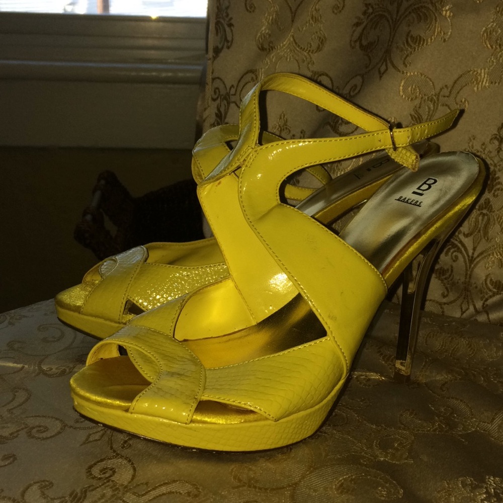Yello strappy heels, size 8